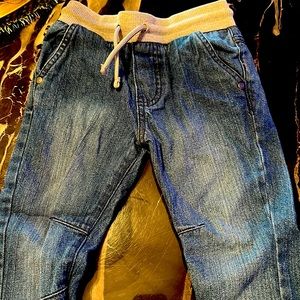 Blue jeans toddler 3/4 baggy with elastic waist. Worn once